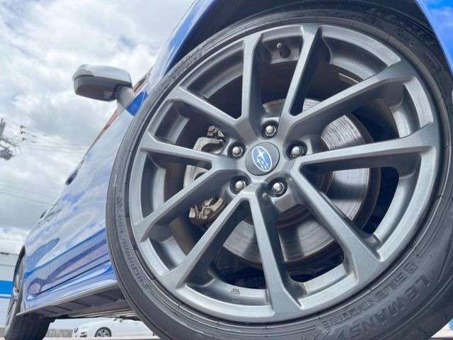 �y����18�C���`�A���~�z�C�[���z�O�ςɃ}�b�`���������A���~�z�C�[���𑕒����Ă���܂��B�e��ЊO�A���~�z�C�[����A�X�^�b�h���X�^�C�����戵�����Ă���܂��B���񂲑��k����������