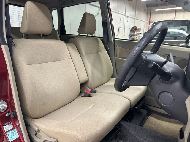 運転席シート廻りは使用感も少なく、良好な状態となっています。丁寧に使われていたことがよくわかりますね。