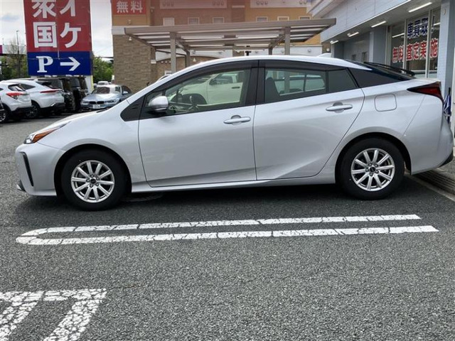 プリウス1.8 S E-Four 4WD