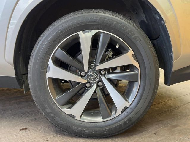 �y����18�C���`�A���~�z�C�[���z�O�ςɃ}�b�`���������A���~�z�C�[���𑕒����Ă���܂��B�e��ЊO�A���~�z�C�[����A�X�^�b�h���X�^�C�����戵�����Ă���܂��B���񂲑��k����������
