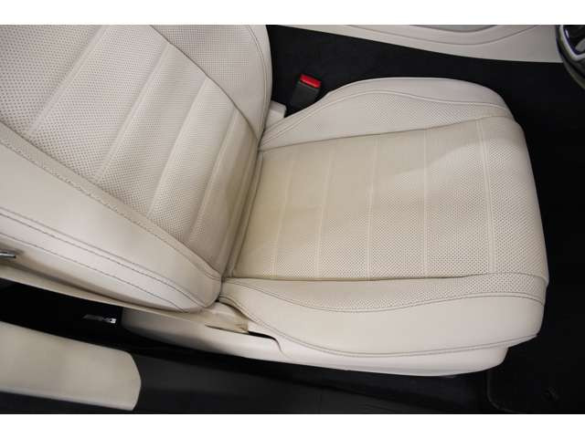 AMG�X�|�[�c�X�e�A�����O&�p�h���V�t�g�𑕔��BMBUX�ɂ���i�̃f�W�^�����[�^�[�p�l�����^�]���T�|�[�g���A���銽�т����߂Ă����^�]�����������Ă���܂��B