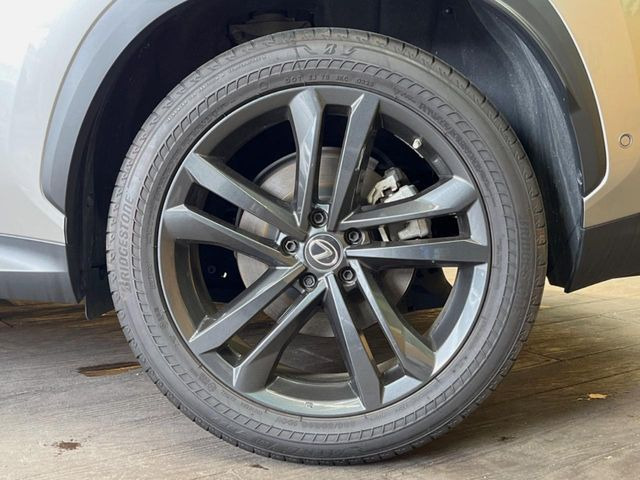 �y����20�C���`�A���~�z�C�[���z�O�ςɃ}�b�`���������A���~�z�C�[���𑕒����Ă���܂��B�e��ЊO�A���~�z�C�[����A�X�^�b�h���X�^�C�����戵�����Ă���܂��B���񂲑��k����������