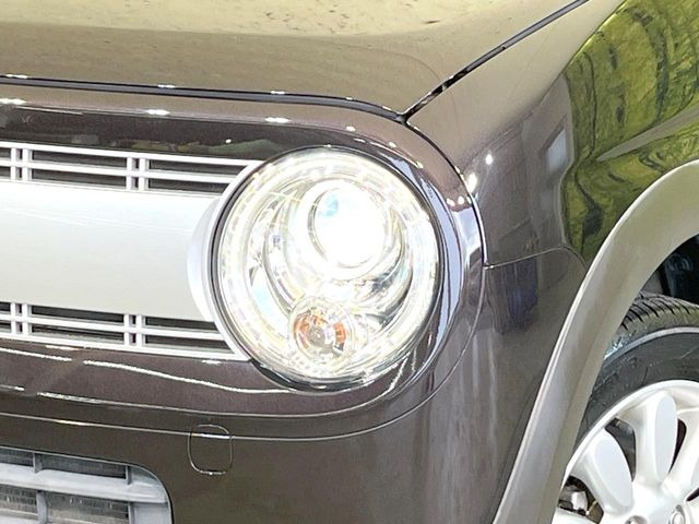 【HIDヘッドライト】非常に明るく前方を照らしてくれるので、悪天候や夜間の走行時も視界良好で安心してお乗りいただけます。