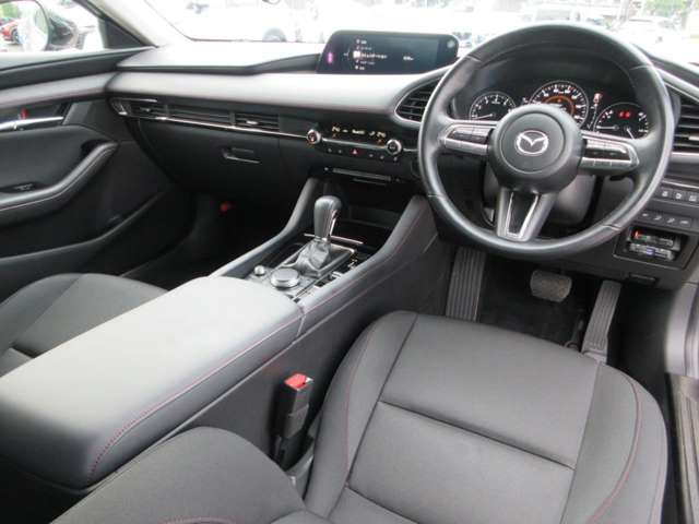 MAZDA3セダン