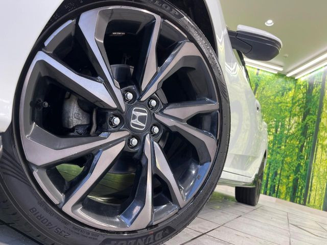 �y����18�C���`�A���~�z�C�[���z�O�ςɃ}�b�`���������A���~�z�C�[���𑕒����Ă���܂��B�e��ЊO�A���~�z�C�[����A�X�^�b�h���X�^�C�����戵�����Ă���܂��B���񂲑��k����������