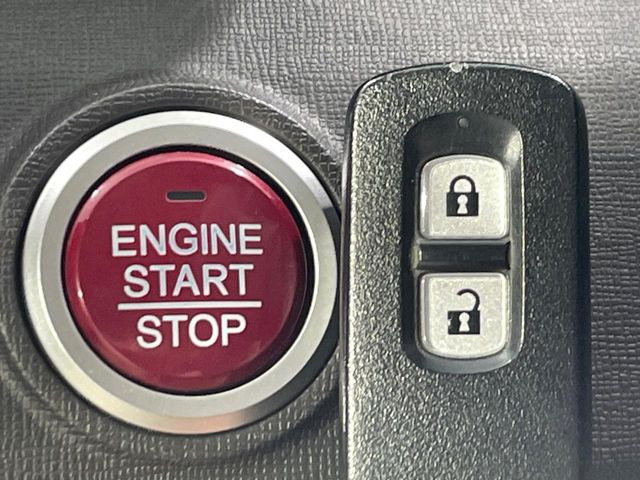 �yHonda�X�}�[�g�L�[�z�J�o����|�P�b�g�ɓ��ꂽ�܂܂ł��h�A�̎{���E�������\�ȃX�}�[�g�L�[�𑕔��B�G���W���̃I���E�I�t�����J�M�����o���K�v����������Ƃ��Ă��֗��ł���