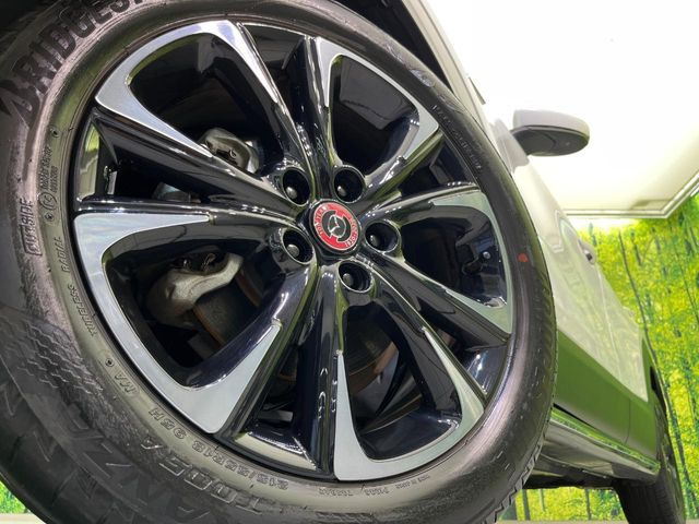 �y�����A���~�z�C�[���z�O�ςɃ}�b�`���������A���~�z�C�[���𑕒����Ă���܂��B�e��ЊO�A���~�z�C�[����A�X�^�b�h���X�^�C�����戵�����Ă���܂��B���񂲑��k����������