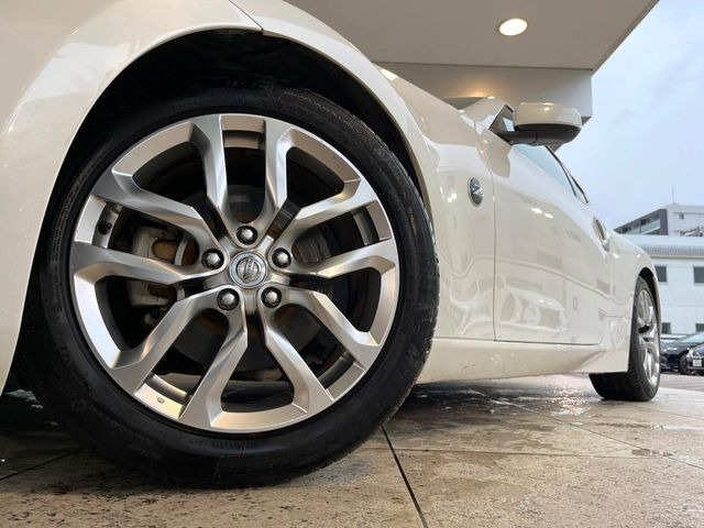 �y����18�C���`�A���~�z�C�[���z�O�ςɃ}�b�`���������A���~�z�C�[���𑕒����Ă���܂��B�e��ЊO�A���~�z�C�[����A�X�^�b�h���X�^�C�����戵�����Ă���܂��B���񂲑��k����������