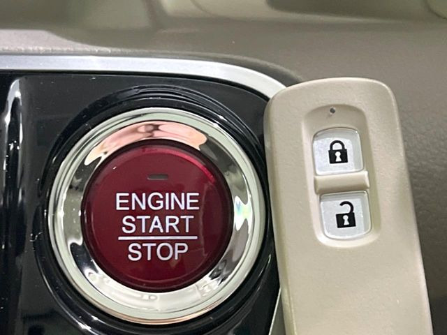 �yHonda�X�}�[�g�L�[�z�J�o����|�P�b�g�ɓ��ꂽ�܂܂ł��h�A�̎{���E�������\�ȃX�}�[�g�L�[�𑕔��B�G���W���̃I���E�I�t�����J�M�����o���K�v����������Ƃ��Ă��֗��ł���