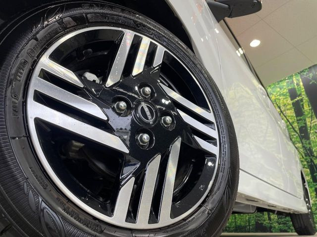 �y����14�C���`�A���~�z�C�[���z�O�ςɃ}�b�`���������A���~�z�C�[���𑕒����Ă���܂��B�e��ЊO�A���~�z�C�[����A�X�^�b�h���X�^�C�����戵�����Ă���܂��B���񂲑��k����������