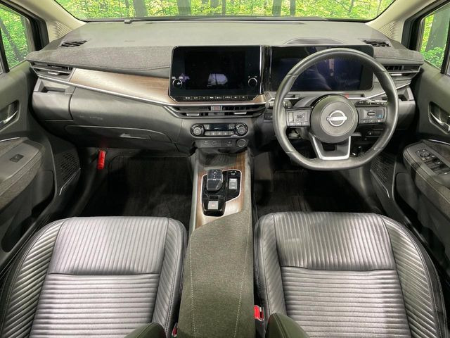 ノートオーラ1.2 G FOUR レザーエディション 4WD