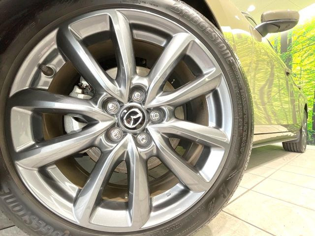 �y����18�C���`�A���~�z�C�[���z�O�ςɃ}�b�`���������A���~�z�C�[���𑕒����Ă���܂��B�e��ЊO�A���~�z�C�[����A�X�^�b�h���X�^�C�����戵�����Ă���܂��B���񂲑��k����������