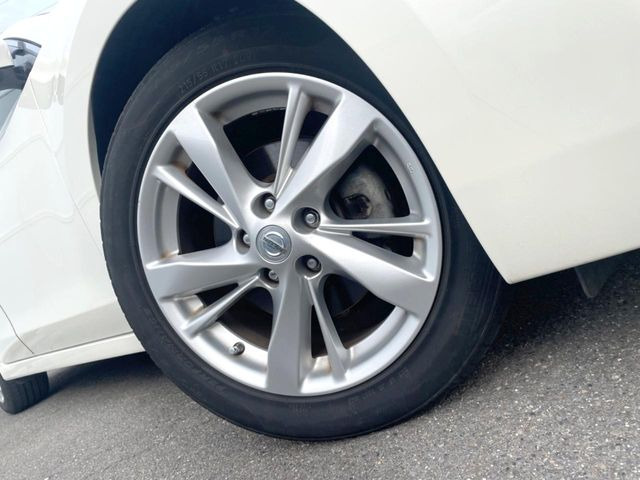 �y����17�C���`�A���~�z�C�[���z�O�ςɃ}�b�`���������A���~�z�C�[���𑕒����Ă���܂��B�e��ЊO�A���~�z�C�[����A�X�^�b�h���X�^�C�����戵�����Ă���܂��B���񂲑��k����������