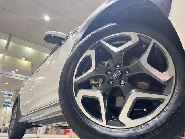 �y����18�C���`�A���~�z�C�[���z�O�ςɃ}�b�`���������A���~�z�C�[���𑕒����Ă���܂��B�e��ЊO�A���~�z�C�[����A�X�^�b�h���X�^�C�����戵�����Ă���܂��B���񂲑��k����������