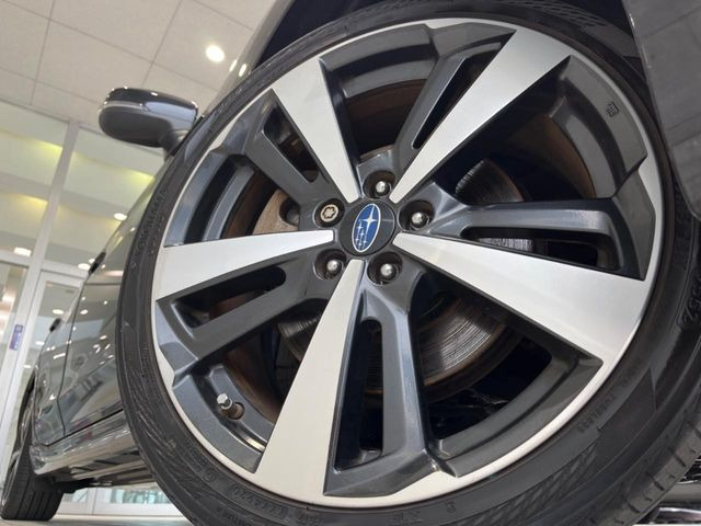 �y����18�C���`�A���~�z�C�[���z�O�ςɃ}�b�`���������A���~�z�C�[���𑕒����Ă���܂��B�e��ЊO�A���~�z�C�[����A�X�^�b�h���X�^�C�����戵�����Ă���܂��B���񂲑��k����������
