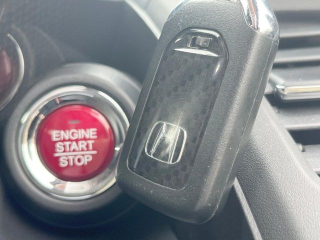 �yHonda�X�}�[�g�L�[�z�J�o����|�P�b�g�ɓ��ꂽ�܂܂ł��h�A�̎{���E�������\�ȃX�}�[�g�L�[�𑕔��B�G���W���̃I���E�I�t�����J�M�����o���K�v����������Ƃ��Ă��֗��ł���