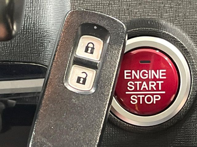 �yHonda�X�}�[�g�L�[�z�J�o����|�P�b�g�ɓ��ꂽ�܂܂ł��h�A�̎{���E�������\�ȃX�}�[�g�L�[�𑕔��B�G���W���̃I���E�I�t�����J�M�����o���K�v����������Ƃ��Ă��֗��ł���