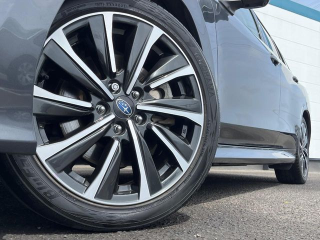 �y����18�C���`�A���~�z�C�[���z�O�ςɃ}�b�`���������A���~�z�C�[���𑕒����Ă���܂��B�e��ЊO�A���~�z�C�[����A�X�^�b�h���X�^�C�����戵�����Ă���܂��B���񂲑��k����������