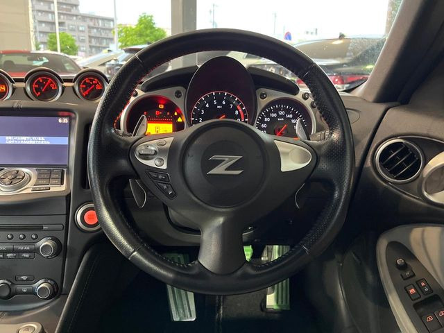�y�����v�����X�e�A�����O�z�㎿�Ȋv���g�p���邱�ƂŁA��ɂ����������݂ƂĂ��^�]���₷���n���h���ł���