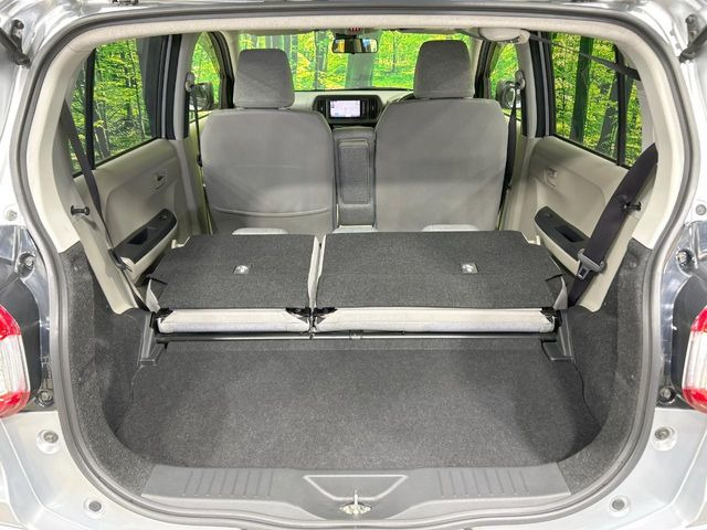 後席を格納すると、これだけの広さが!シーンに合わせたシートアレンジで、大きな荷物も積むことが出来ます♪
