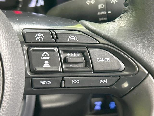 【レーダークルーズコントロール】高速道路での長距離走行が楽に!!自動で速度を保つクルーズコントロールが、衝突軽減システムと連携し、前方の車両を感知して車間を保つように速度調節してくれます!!