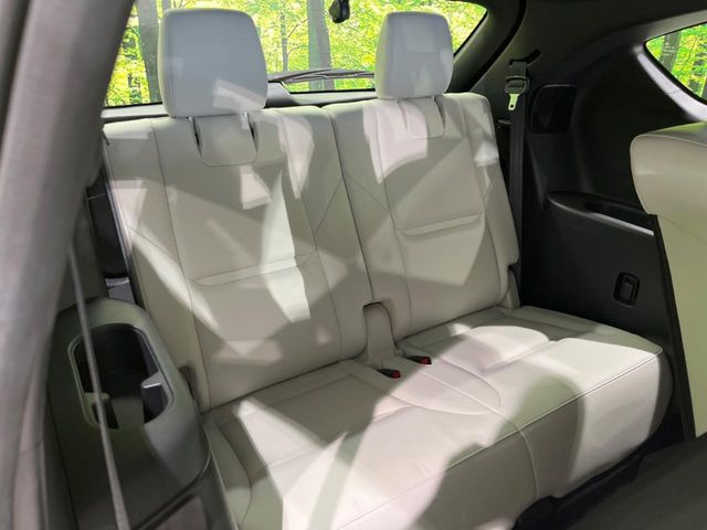 3列目シートはもちろん状態良好☆大人でもゆったりと座って頂けますので、大人数でのお出かけもラクラクです♪ご家族で、気の知れた仲間で、ドライブに行くのが楽しみですね♪