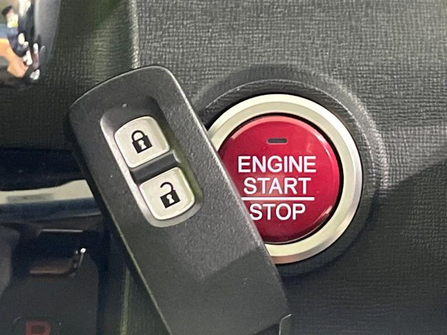 �yHonda�X�}�[�g�L�[�z�J�o����|�P�b�g�ɓ��ꂽ�܂܂ł��h�A�̎{���E�������\�ȃX�}�[�g�L�[�𑕔��B�G���W���̃I���E�I�t�����J�M�����o���K�v����������Ƃ��Ă��֗��ł���