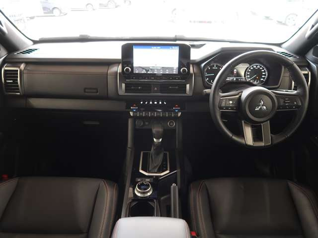 トライトン2.4 GSR ディーゼル 4WD