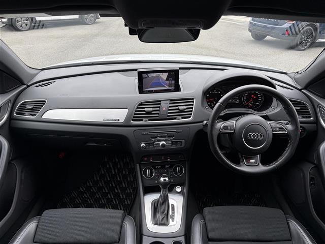 Q32.0 TFSI クワトロ 220PS Sラインパッケージ 4WD