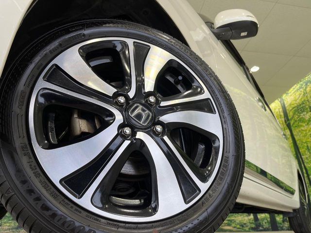 �y����15�C���`�A���~�z�C�[���z�O�ςɃ}�b�`���������A���~�z�C�[���𑕒����Ă���܂��B�e��ЊO�A���~�z�C�[����A�X�^�b�h���X�^�C�����戵�����Ă���܂��B���񂲑��k����������