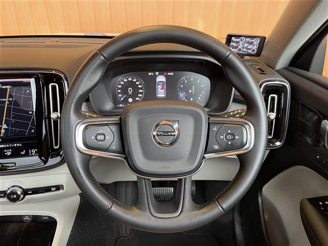 XC40B4 AWD インスクリプション 4WD
