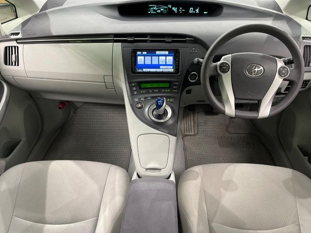 プリウス1.8 S