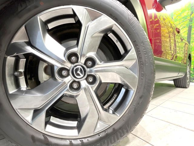 �y����18�C���`�A���~�z�C�[���z�O�ςɃ}�b�`���������A���~�z�C�[���𑕒����Ă���܂��B�e��ЊO�A���~�z�C�[����A�X�^�b�h���X�^�C�����戵�����Ă���܂��B���񂲑��k����������