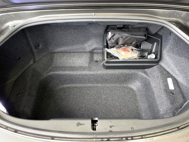 ���i�̂���������ʋ΁A���}���ɏ\���ȉ׎��X�y�[�X���m�ۂ��Ă���܂��B