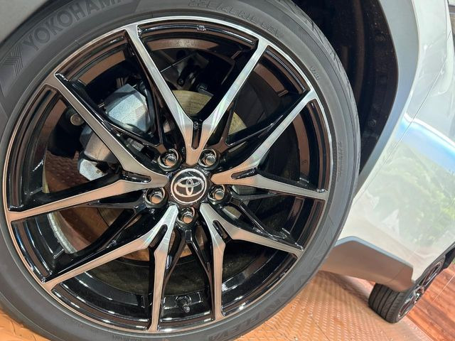 �y����19�C���`�A���~�z�C�[���z�O�ςɃ}�b�`���������A���~�z�C�[���𑕒����Ă���܂��B�e��ЊO�A���~�z�C�[����A�X�^�b�h���X�^�C�����戵�����Ă���܂��B���񂲑��k����������