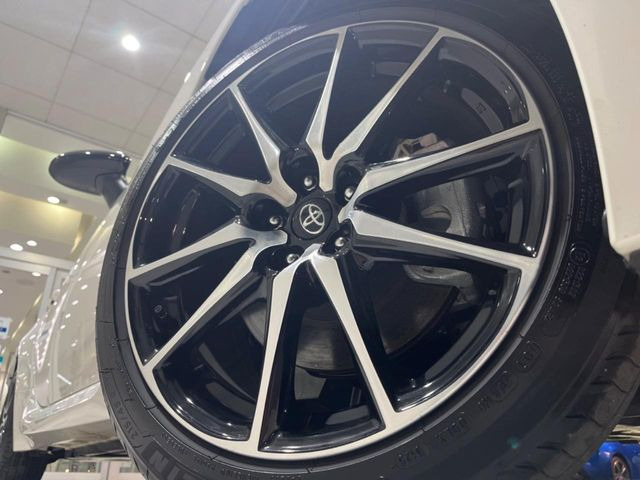 �y����17�C���`�A���~�z�C�[���z�O�ςɃ}�b�`���������A���~�z�C�[���𑕒����Ă���܂��B�e��ЊO�A���~�z�C�[����A�X�^�b�h���X�^�C�����戵�����Ă���܂��B���񂲑��k����������