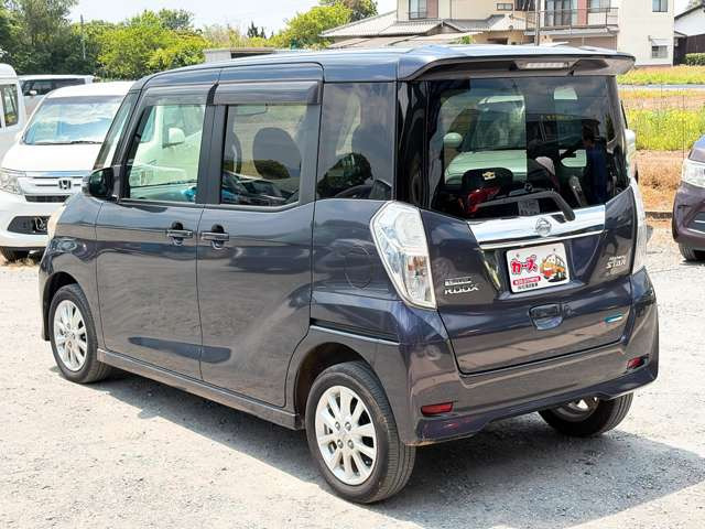 ���X�ł͌y�����Ԃ��畁�ʎԂ܂ŕ��L���I�[�����[�J�[�̎Ԏ�E�F�E�O���[�h��L�x�ɑ����Ă���܂��B