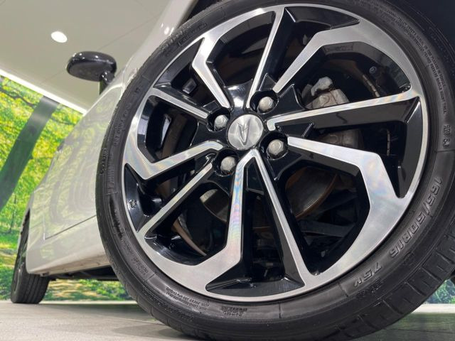 �y����16�C���`�A���~�z�C�[���z�O�ςɃ}�b�`���������A���~�z�C�[���𑕒����Ă���܂��B�e��ЊO�A���~�z�C�[����A�X�^�b�h���X�^�C�����戵�����Ă���܂��B���񂲑��k����������
