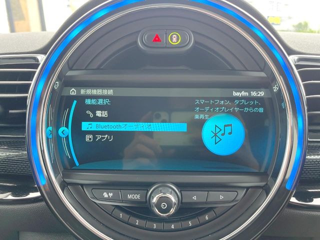 ��Bluetooth:���莝���̃X�}�[�g�t�H���ȂǂƐڑ����A�n���Y�t���[�ʘb��Տꊴ����~���[�W�b�N�Đ������y���݂��������܂��B�����ڑ��ł��̂Ŕς킵��������܂����