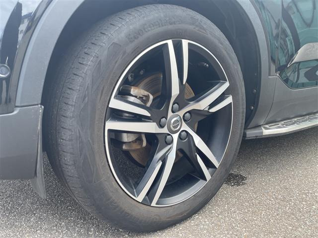 XC40B4 AWD Rデザイン 4WD