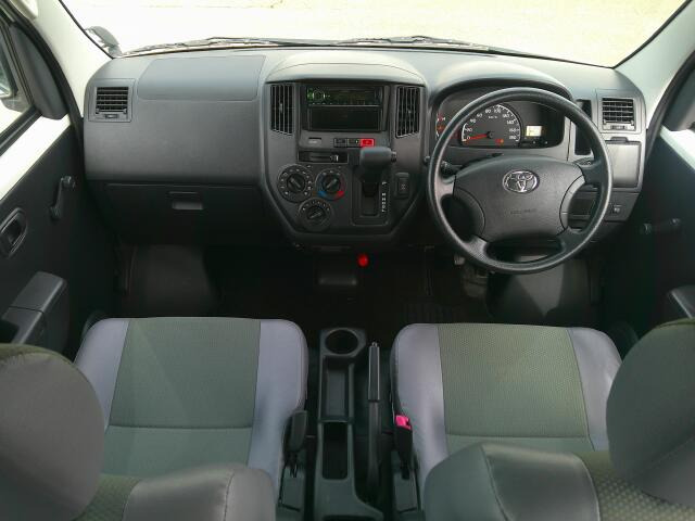 ���O���̐��|�E�K���X�n�{�f�B�R�[�e�B���O��CAR�N���[�j���O���Ǝ҂��{�H�������܂��̂ő�ϐ����B�I���b�N�X�����Ԃł݂͂Ȃ��܂ɉ��K�ȃh���C�u�����񑩁B