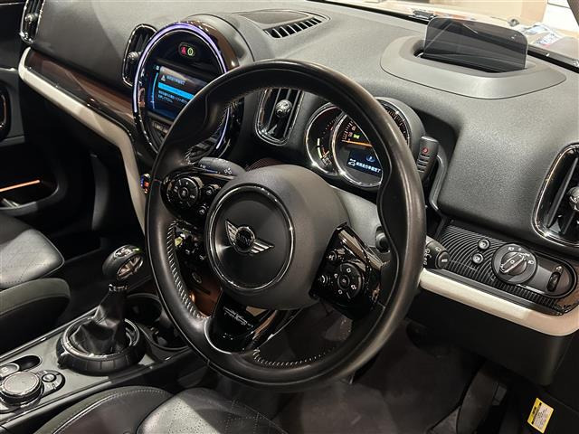 ミニクロスオーバークーパー S E オール4 4WD