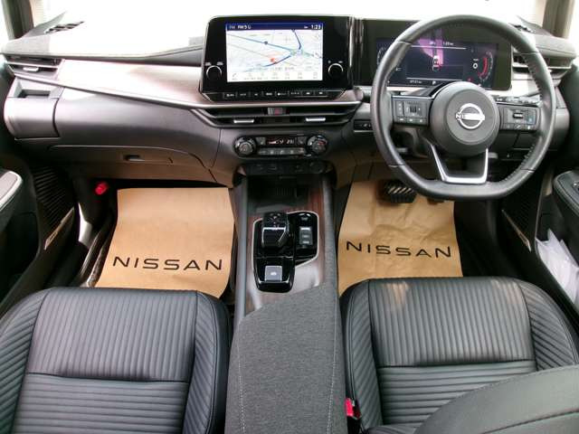 ノートオーラ1.2 G FOUR レザーエディション 4WD