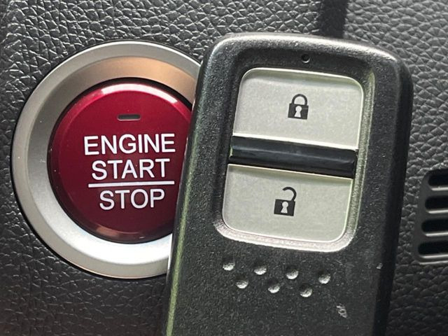 �yHonda�X�}�[�g�L�[�z�J�o����|�P�b�g�ɓ��ꂽ�܂܂ł��h�A�̎{���E�������\�ȃX�}�[�g�L�[�𑕔��B�G���W���̃I���E�I�t�����J�M�����o���K�v����������Ƃ��Ă��֗��ł���