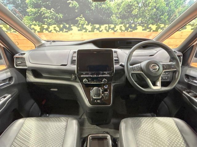 セレナ1.2 e-POWER ハイウェイスターV