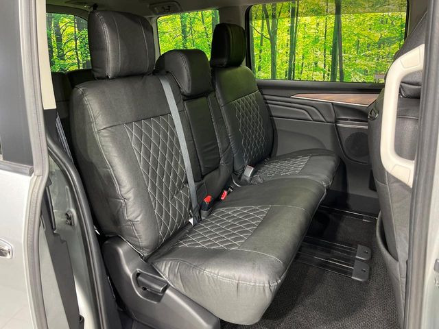 【両側パワースライドドア】スマートキーや運転席のスイッチで後席両側スライドドアの開閉が可能♪電動だから力を入れてドアを開ける必要が無く、小さなお子様でも簡単に開け閉めでき快適です♪