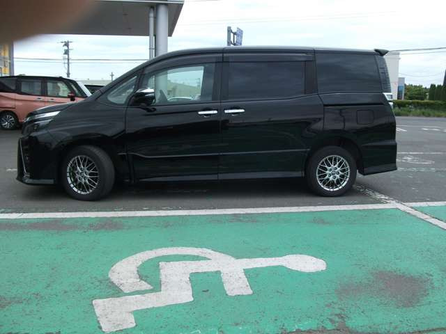 ヴォクシー2.0 ZS 煌III 4WD