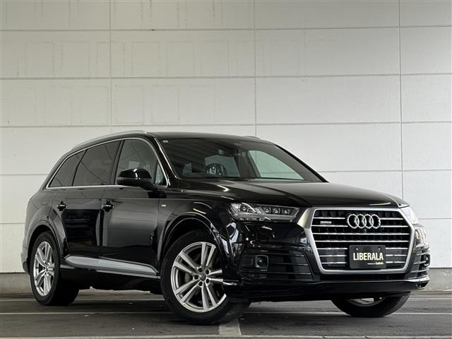 Q745 TFSI クワトロ 4WD