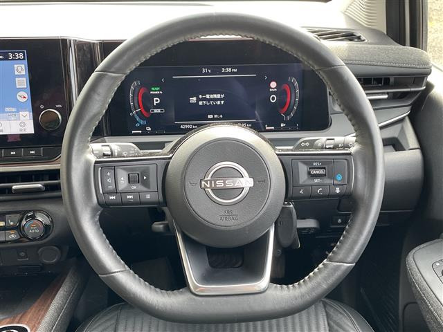 ノートオーラ1.2 G FOUR レザーエディション 4WD