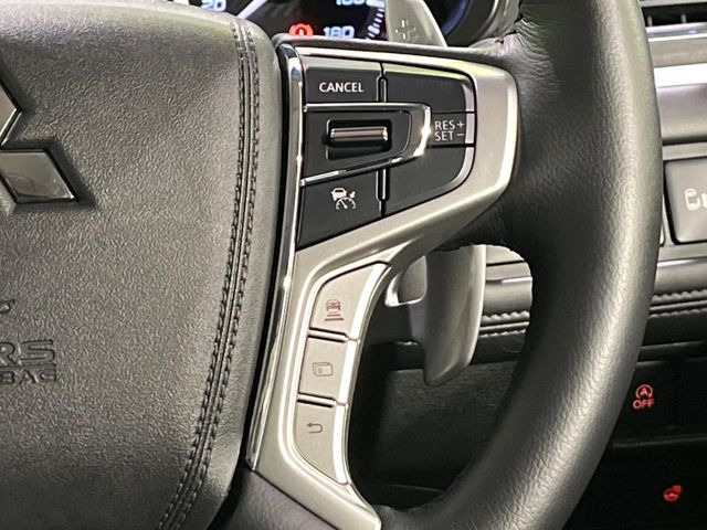 【レーダークルーズコントロール】高速道路での長距離走行が楽に!!自動で速度を保つクルーズコントロールが、衝突軽減システムと連携し、前方の車両を感知して車間を保つように速度調節してくれます!!
